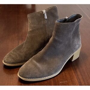 Clarks Women's Brown Suede Ankle Boots‎ Size 7.5 Block Heel Zip Comfort Shoes